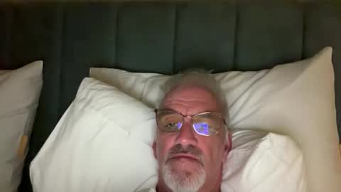 Snapshot of jewlronny chatting on 10.12.25 jewlronny online show from 10.12.25