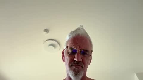 Snapshot of jewlronny chatting on 10.13.25 jewlronny online show from 10.13.25