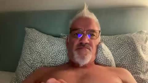 Snapshot of jewlronny chatting on 10.15.25 jewlronny online show from 10.15.25