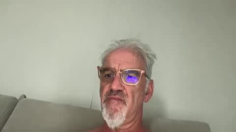 Snapshot of jewlronny chatting on 11.14.25 jewlronny online show from 11.14.25