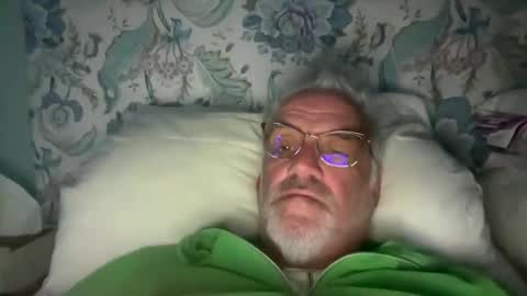 Snapshot of jewlronny chatting on 11.27.25 jewlronny online show from 11.27.25