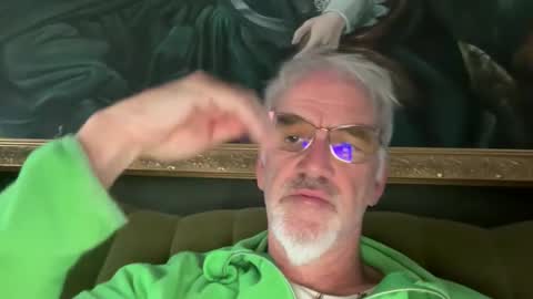 Snapshot of jewlronny chatting on 12.01.25 jewlronny online show from 12.01.25