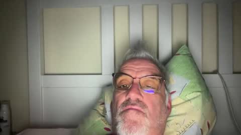 Snapshot of jewlronny chatting on 12.03.25 jewlronny online show from 12.03.25