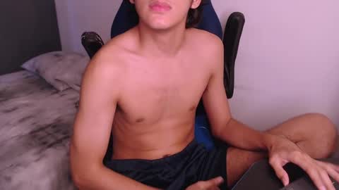 Snapshot of jey_foxx chatting on 09.15.25 jey_foxx online show from 09.15.25