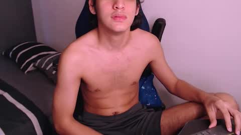 Snapshot of jey_foxx chatting on 10.24.25 jey_foxx online show from 10.24.25