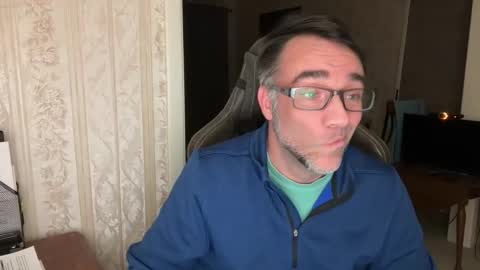 Snapshot of jglisson83 chatting on 12.18.25 jglisson83 online show from 12.18.25