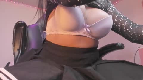 jhoanatrans22 online show from 11.28.25