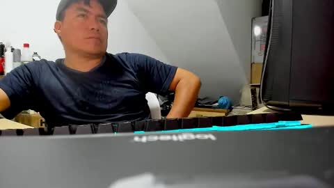 Snapshot of jhonatan_morales_s chatting on 10.15.25 jhonatan_morales_s online show from 10.15.25