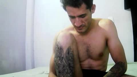 Snapshot of jhonduglas chatting on 11.30.25 jhonduglas online show from 11.30.25