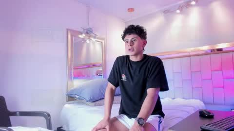 Snapshot of jhonny_blake_ chatting on 12.19.25 JHONNATHAN online show from 12.19.25