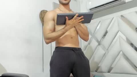 Snapshot of jhonny_flames7 chatting on 01.17.25 jhonny online show from 01.17.25