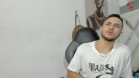 Snapshot of jhonny_flames7 chatting on 01.22.25 jhonny online show from 01.22.25