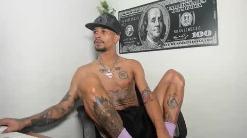 Snapshot of jhonson821 chatting on 11.27.25 jhonson821 online show from 11.27.25