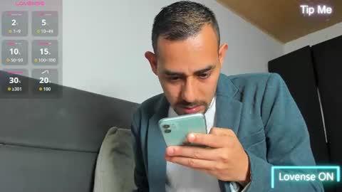 Snapshot of jhonyalzate chatting on 06.22.26 Jhony Alzate online show from 06.22.26