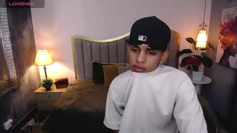 Snapshot of jhos_padill chatting on 12.18.25 jhos online show from 12.18.25