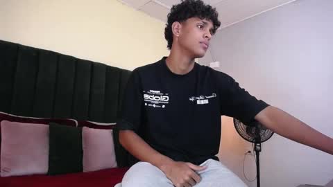 Snapshot of jhos_padill chatting on 02.11.26 jhos online show from 02.11.26