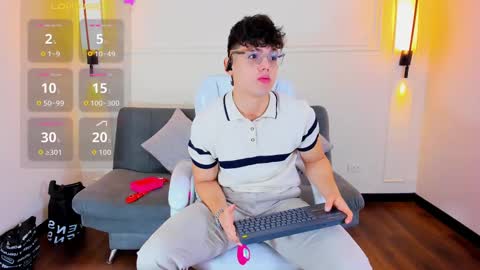 Snapshot of jhoumod_21 chatting on 09.29.25 jhoumod_21 online show from 09.29.25