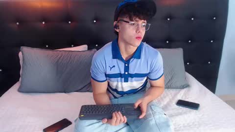 Snapshot of jhoumod_21 chatting on 10.04.25 jhoumod_21 online show from 10.04.25