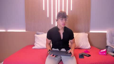 Snapshot of jhoumod_21 chatting on 10.21.25 jhoumod_21 online show from 10.21.25