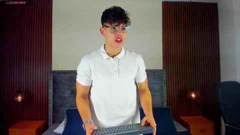 Snapshot of jhoumod_21 chatting on 11.16.25 jhoumod_21 online show from 11.16.25