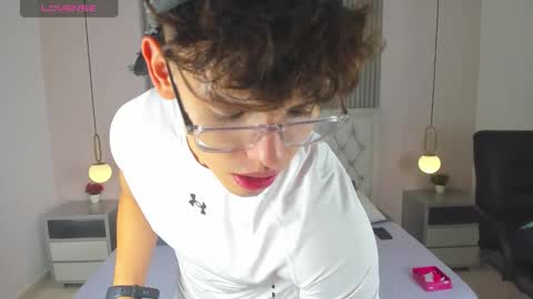 Snapshot of jhoumod_21 chatting on 11.26.25 jhoumod_21 online show from 11.26.25