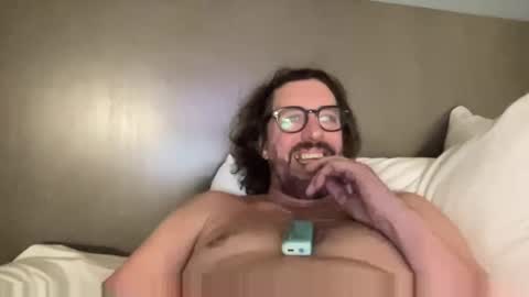 Snapshot of jimboo400 chatting on 09.22.25 jimboo400 online show from 09.22.25