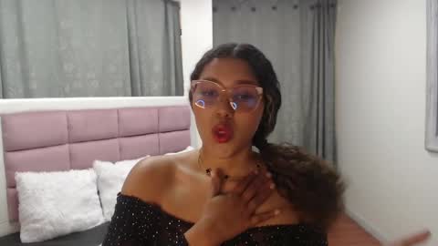 Snapshot of jimena_bell chatting on 10.14.25 Jimena online show from 10.14.25