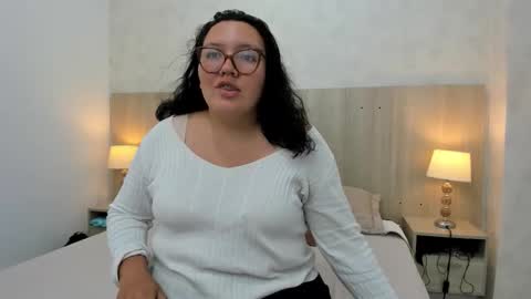 Snapshot of jimena_sandoval chatting on 12.16.25 Jimena online show from 12.16.25