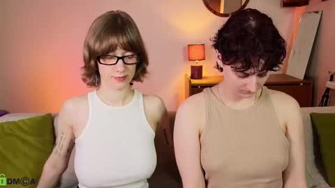 Snapshot of jitoon_exe chatting on 10.11.25 Hey Guys We are Julia ginger Tina brunette online show from 10.11.25