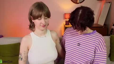 Snapshot of jitoon_exe chatting on 10.17.25 Hey Guys We are Julia ginger Tina brunette online show from 10.17.25