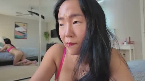 Jiwon online show from 12.13.25