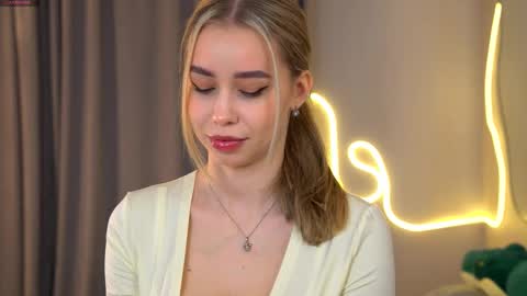 Snapshot of jjennnyy chatting on 10.27.25 Jenny online show from 10.27.25