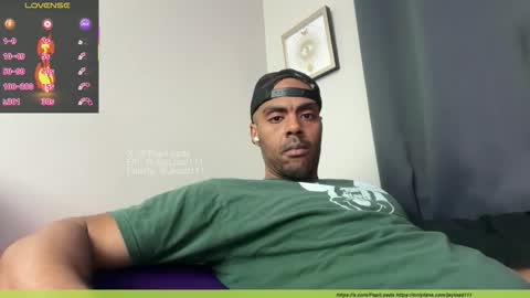 Snapshot of jloads_ chatting on 12.14.25 Jay Load online show from 12.14.25