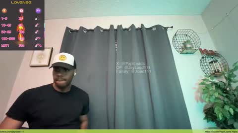 Snapshot of jloads_ chatting on 12.15.25 Jay Load online show from 12.15.25