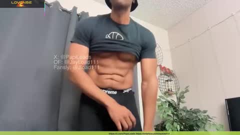 Snapshot of jloads_ chatting on 12.18.25 Jay Load online show from 12.18.25