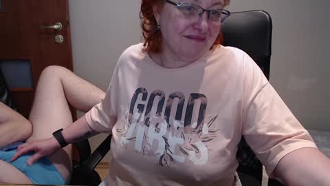 Snapshot of joannaandneighbour chatting on 01.10.25 Joanna and Greg online show from 01.10.25