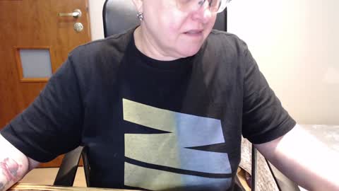 Snapshot of joannaandneighbour chatting on 01.16.25 Joanna and Greg online show from 01.16.25