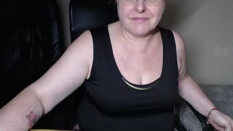 Snapshot of joannaandneighbour chatting on 01.18.25 Joanna and Greg online show from 01.18.25