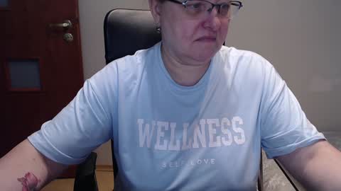 Snapshot of joannaandneighbour chatting on 01.31.25 Joanna and Greg online show from 01.31.25