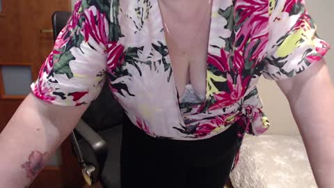 Snapshot of joannaandneighbour chatting on 02.03.25 Joanna and Greg online show from 02.03.25