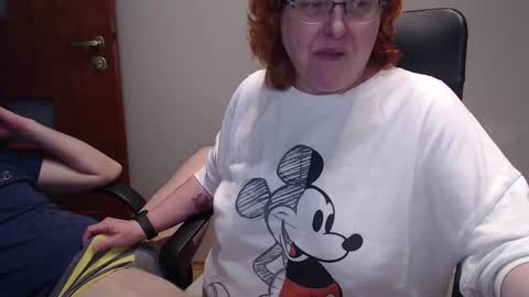 Snapshot of joannaandneighbour chatting on 02.12.25 Joanna and Greg online show from 02.12.25