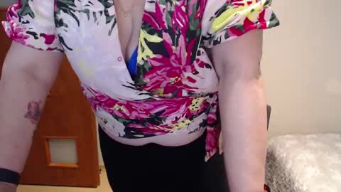 Snapshot of joannaandneighbour chatting on 03.03.25 Joanna and Greg online show from 03.03.25