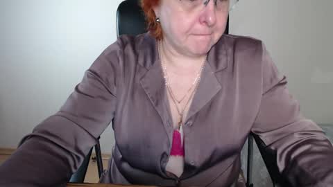 Snapshot of joannaandneighbour chatting on 03.10.25 Joanna and Greg online show from 03.10.25