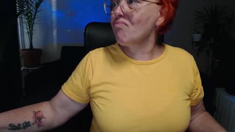 Snapshot of joannaandneighbour chatting on 09.11.25 Joanna and Greg online show from 09.11.25