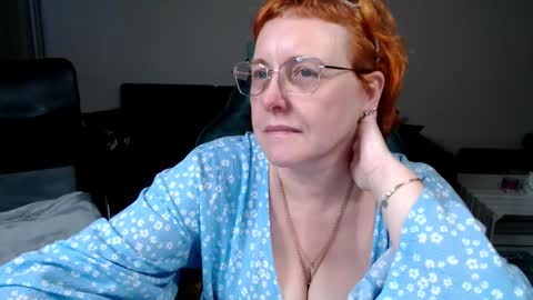 Snapshot of joannaandneighbour chatting on 01.14.26 Joanna and Greg online show from 01.14.26
