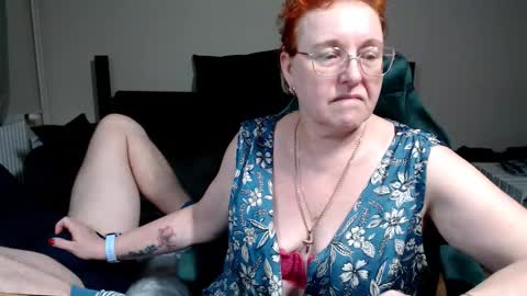 Snapshot of joannaandneighbour chatting on 02.11.26 Joanna and Greg online show from 02.11.26