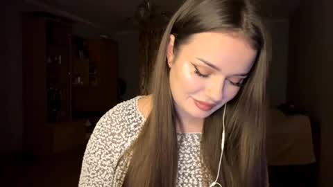 Snapshot of joannegudat chatting on 12.15.25 Elizabeth online show from 12.15.25