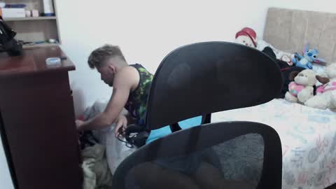 JOHAN independient model online show from 12.23.24