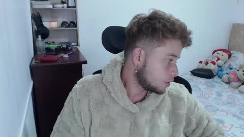 JOHAN independient model online show from 12.30.24