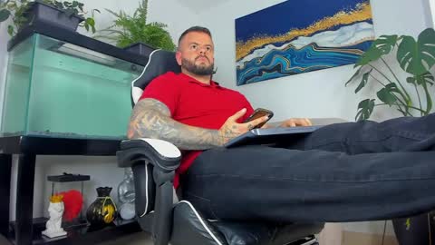 Snapshot of johnnygrayson_ chatting on 05.19.26 JOHNNY online show from 05.19.26